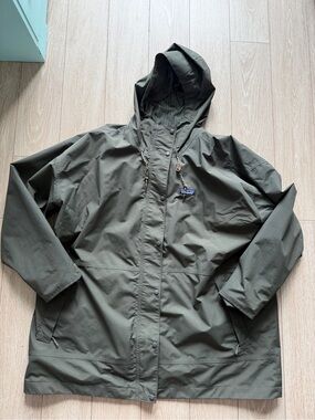 Women’s Patagonia Outdoor Everyday Rain Jacket XXL